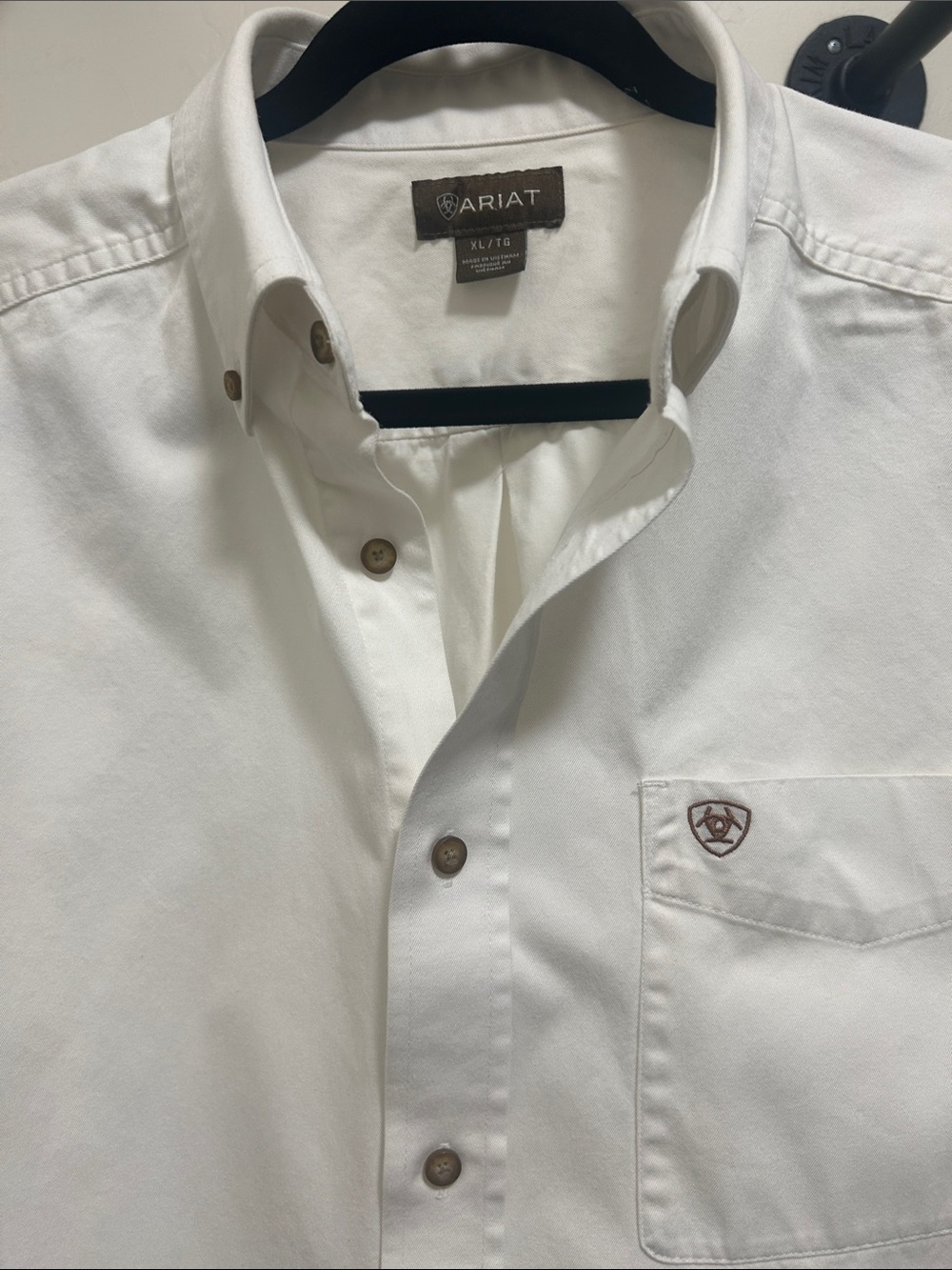 Ariat Men’s White Button-Front Shirt with Chest Pocket